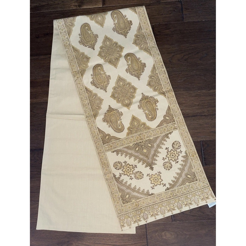 Pottery Barn Cotton Paisley Erica Medallion Table Runner 18 in x 90in Cotton